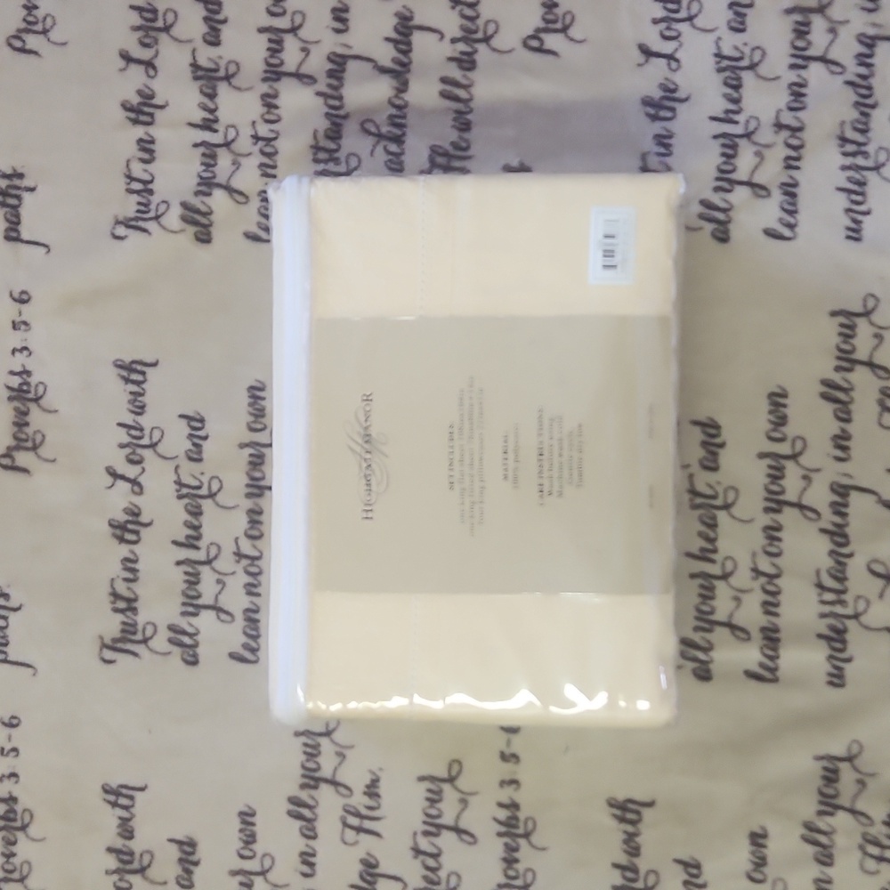 Highgate Manor king size bed set// never used